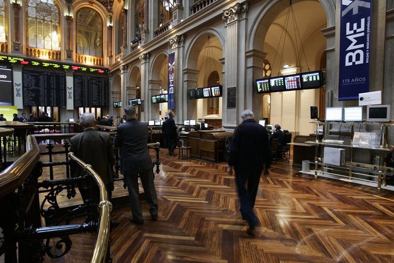 El Ibex se mantiene pegado a los 12.700: Acerinox y ArcelorMittal, protagonistas