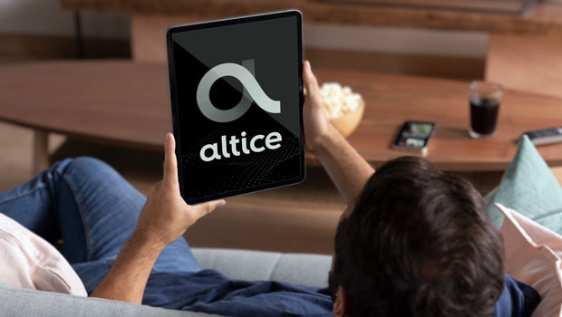dl altice france telecommunications broadcasting pay television cable satellite subscription broadband provider french logo generic 1