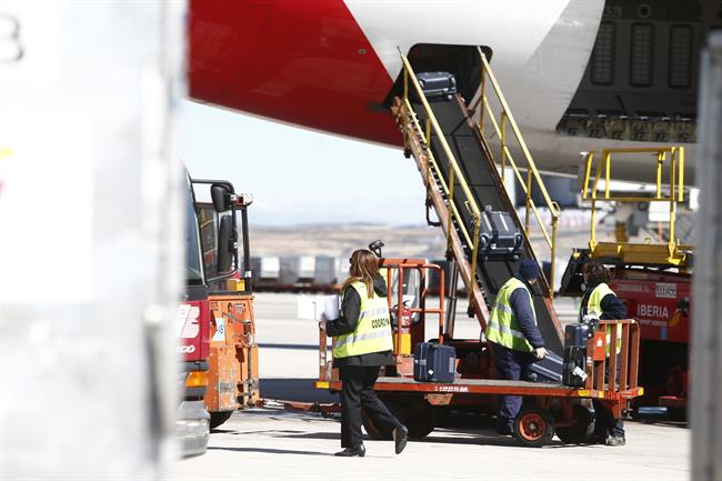 Aeropuerto de Barajas, Iberia, carga de avión, aviones | EUROPA PRESS ep aeropuertobarajas iberia cargaavion aviones