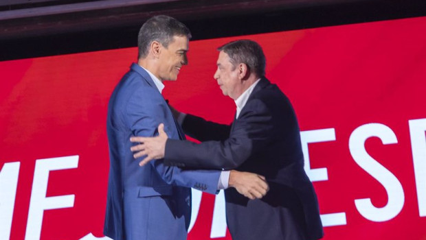 ep archivo   el presidente del gobierno y secretario general del psoe pedro sanchez y el ministro de