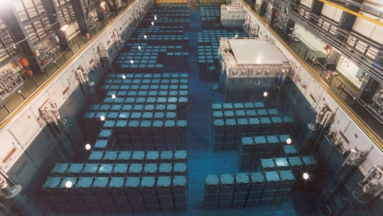 ep archivo   piscina de almacenamiento de residuos nucleares de la hague francia