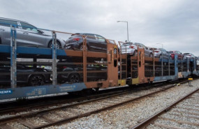 ep archivo   seat y volkswagen conectan por tren las fabricas de martorell barcelona y palmela