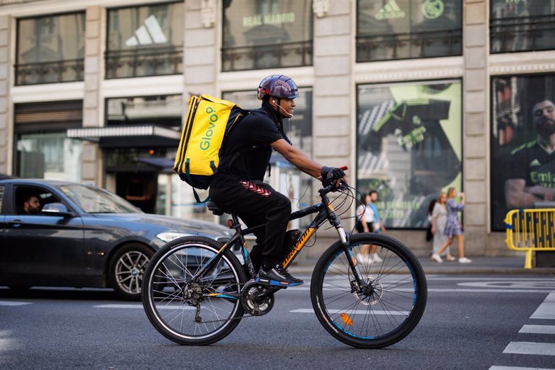 Delivery Hero se desploma: Glovo contratará a sus repartidores en España