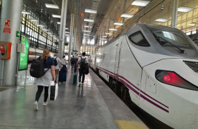 ep archivo   un tren alvia en la estacion de cadiz
