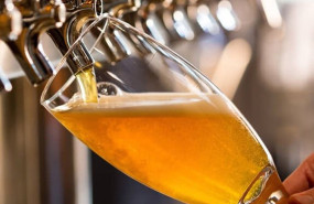 ep archivo   una cerveza de la brasilena ambev