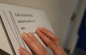 ep cartelbrailleuna obrala bienalarte contemporaneo fundacion once