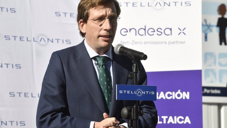 ep el alcalde de madrid jose luis martinez almeida inaugura la planta fotovoltaica de stellantis
