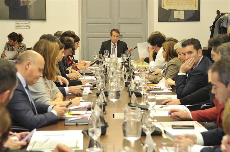 ep el presidente de la femp abel caballero preside la primera reunion de la junta de gobierno