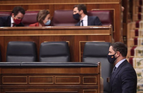 ep el presidente de vox santiago abascal pasa por delante del i-d diputado del pp teodoro garcia