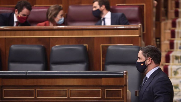 ep el presidente de vox santiago abascal pasa por delante del i-d diputado del pp teodoro garcia