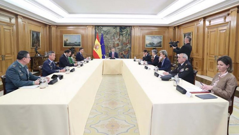 ep el rey felipe vi se reune con el presidente del gobierno pedro sanchez y el comite de gestion 20200325135905