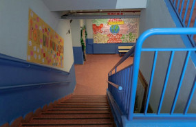 ep escaleras vacias de uno de los colegios de la comunidad de madrid cerrados para evitar que los