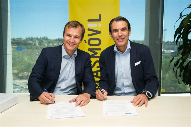 Meinrad Spenger, a la izquierda, consejero delegado de MásMóvil. | ERICSSON/MÁSMÓVIL ep firmaacuerdomasmovilericsson espana