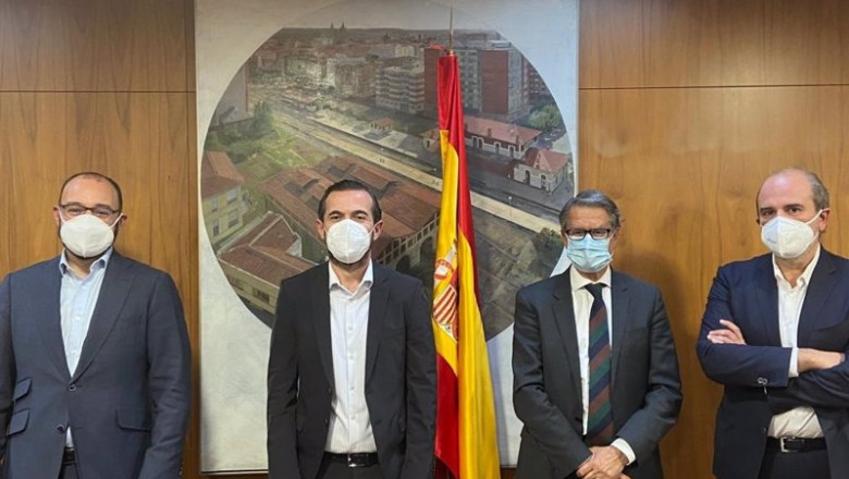 Imagen de la reunión entre el secretario de Estado de Telecomunicaciones e Infraestructuras Digitales, Roberto Sánchez, y los representantes de Spain DC, la asociación española de centros de datos. | SPAIN DC ep imagen de la reunion entre el secretario de estado de telecomunicaciones e infraestructuras
