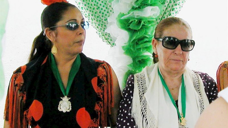 ep isabel pantoja al lado de su madre dona ana ep isabel pantoja al lado de su madre dona ana