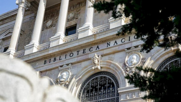 ep la biblioteca nacional presenta hoy 40 miradas sobre el libro y si futuro un ejemplar sobre los