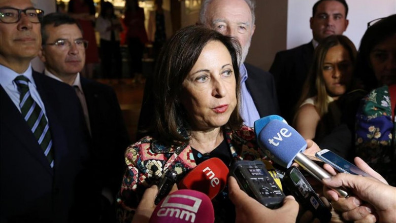 La ministra de Defensa en funciones, Margarita Robles, ofrece declaraciones a los medios de comunicación tras la clausura del XXXI Seminario Internacional de Seguridad y Defensa en el Parador de Toledo. | David Hufra - Europa Press - Archivo ep la ministra de defensa en funciones margarita robles ofrece declaraciones a los medios de