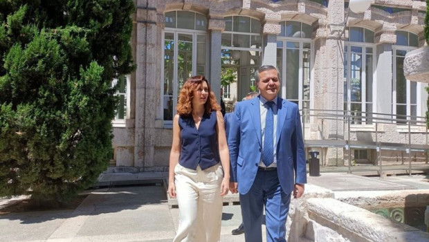 ep la presidenta de la comunidad de madrid isabel diaz ayuso junto al consejero de vivienda