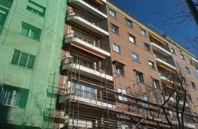 ep obras en la fachada de un edificio de viviendas