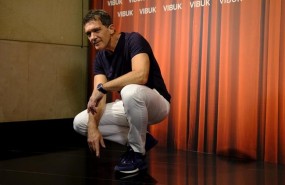 ep photocallantonio banderaspresentarplataforma vibok