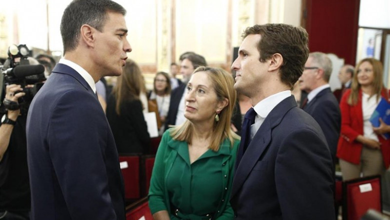 Rueda de prensa del presidente del Gobierno, Pedro Sánchez, la presidenta del Congreso, Ana Pastor, y el presidente del Senado, Pío García-Escudero, para informar de los actos de celebración con motivo del 40 aniversario de la Constitución española | Eduardo Parra - Europa Press - Archivo ep ruedaprensapresidentegobierno pedro sanchez la presidentacongreso ana pastor ypresidentesenado pio garcia-escudero para informarlos actoscelebracionmotivo40 aniversariola constitucion espanola