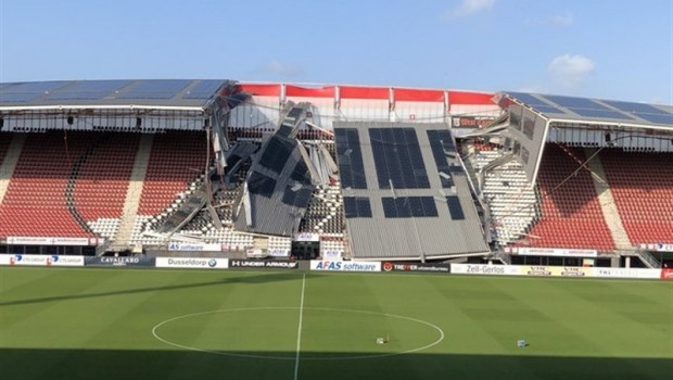 ep se desploma partela cubiertaestadioaz alkmaar