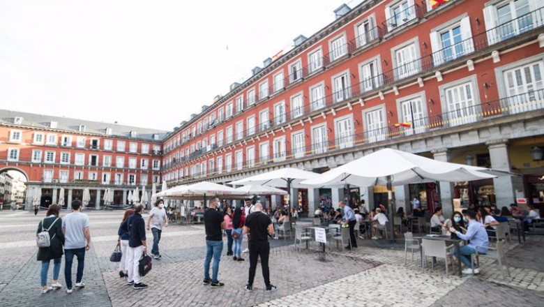 ep terrazas abiertas en la centrica plaza mayor madrilena