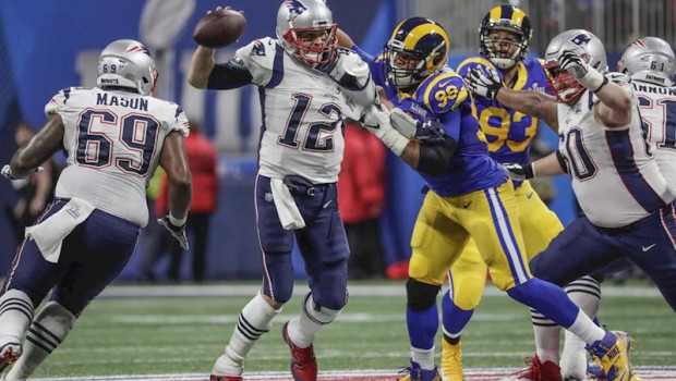ep tom brady intenta lanzar durante la super bowl 2019 entre los patriots y los rams