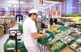 ep un trabajadorun supermercado