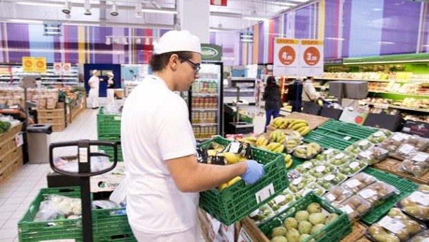 ep un trabajadorun supermercado