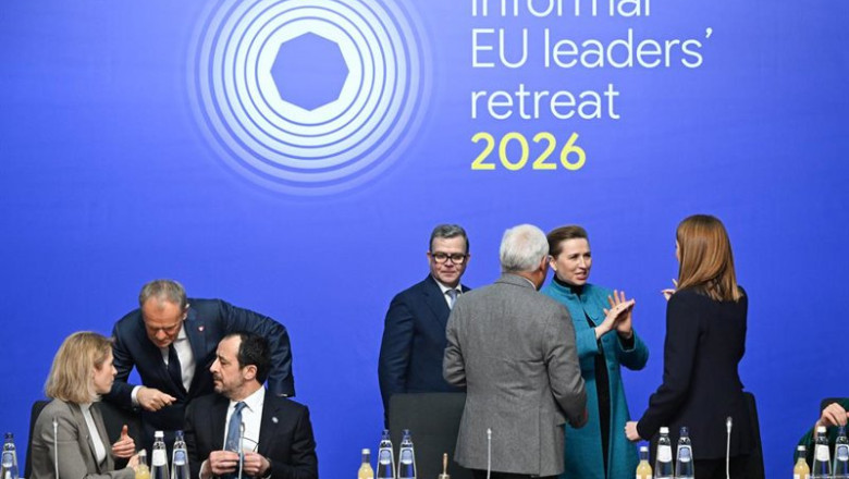 ep varios lideres de la union europea charlan antes del inicio de la cumbre informal que celebran en