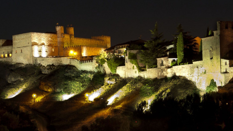 1588851549 paseo de paseo de ronda mirando al castillo