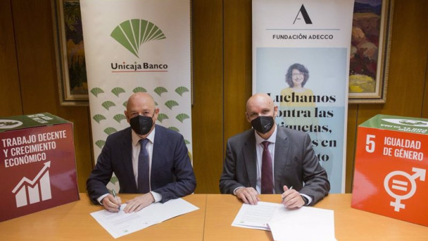 ep acto de la firma de izquierda a derecha el director de relaciones institucionales e imagen de