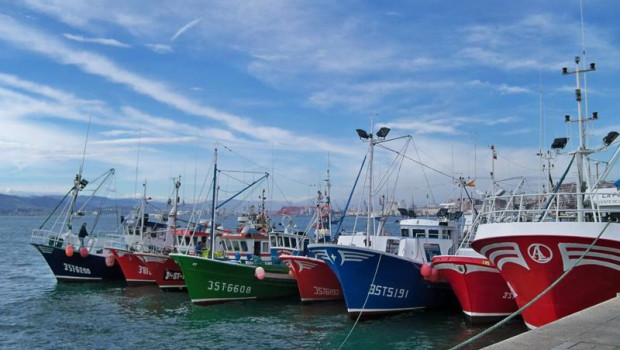 ep archivo   barcos pesqueros cantabros