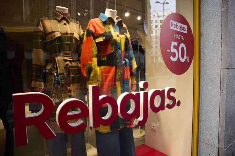 Inflación y descuentos permanentes merman las expectativas del comercio ante las rebajas