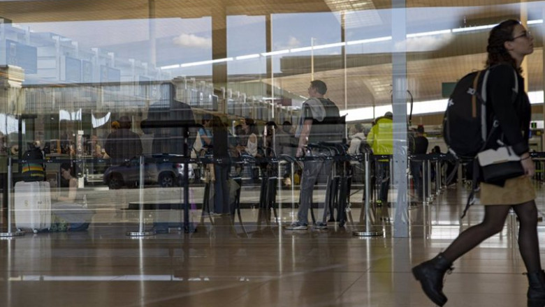 ep archivo un grupo de personas en el aeropuerto de barcelona a 4 de noviembre de 2022 ep archivo un grupo de personas en el aeropuerto de barcelona a 4 de noviembre de 2022