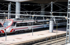 ep archivo   un tren de renfe en los andenes de la estacion de puerta de atocha
