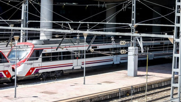 ep archivo un tren de renfe en los andenes de la estacion de puerta de atocha ep archivo un tren de renfe en los andenes de la estacion de puerta de atocha