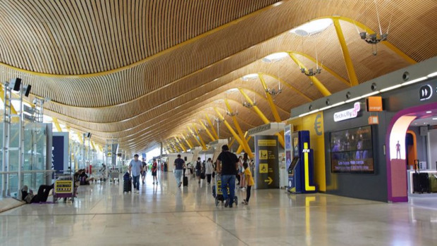 ep archivo varias personas en la terminal t4 del aeropuerto adolfo suarez madrid barajas ep archivo varias personas en la terminal t4 del aeropuerto adolfo suarez madrid barajas