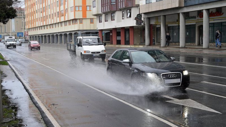 Archivo - Vehículos circulan por una carretera de A Coruña, Galicia | M. Dylan - Europa Press - Archivo ep archivo vehiculos circulan por una carretera de a coruna galicia
