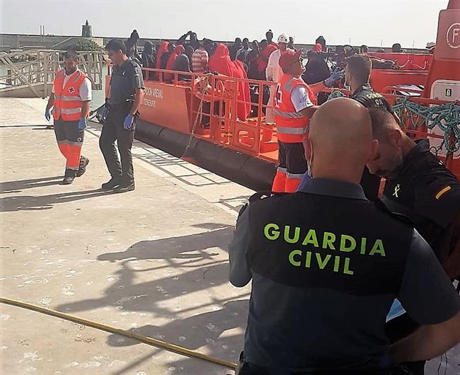 Desembarco de inmigrantes en puerto | EUROPA PRESS/ARCHIVO ep desembarcoinmigrantespuerto