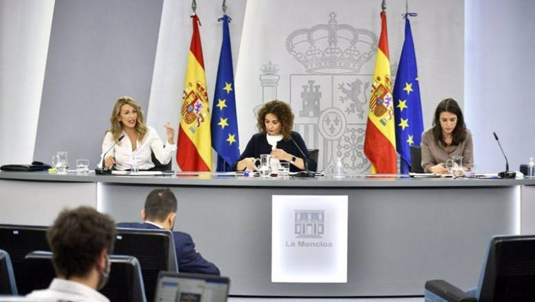 ep el consejo de ministros ha aprobado este martes dos leyes que buscan reducir la brecha salarial ep el consejo de ministros ha aprobado este martes dos leyes que buscan reducir la brecha salarial