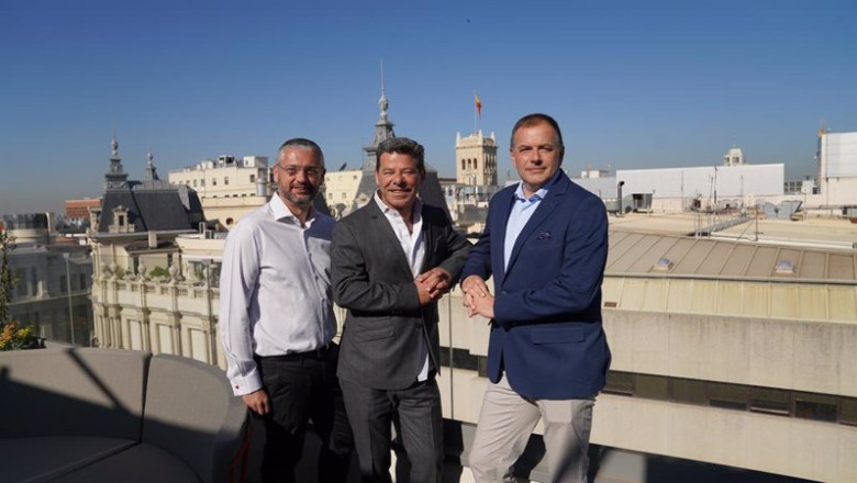 El director de Operaciones de HMG Santiago Corral, el director de Crecimiento de Miogroup, Daniel Canal, y el director de Operaciones, Roger Vilá. | MIOGROUP ep el director de operaciones de hmg santiago corral el director de crecimiento de miogroup daniel