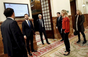 ep el lider del pp pablo casado guardando las distancias con sus diputados en la ultima sesion