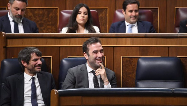 ep el ministro de cultura ernest urtasun i y el ministro de economia carlos cuerpo d durante una