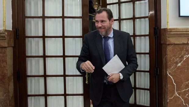 ep el ministro de transportes oscar puente sale de una sesion plenaria en el congreso de los