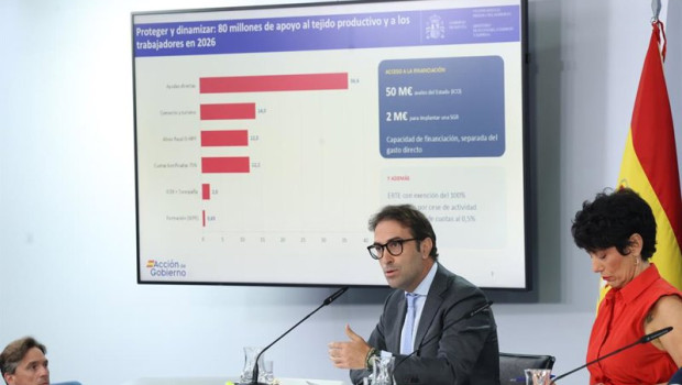 ep el vicepresidente primero y ministro de economia comercio y empresa carlos cuerpo y la ministra