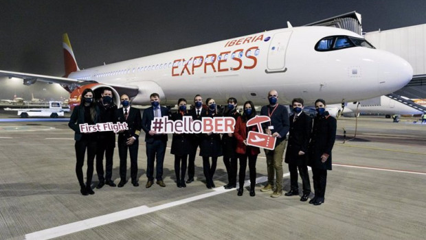 ep iberia express aterriza en el aeropuerto berlin-branderburg