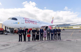ep iberia express e iberia reciben en tenerife el premio a las aerolineas mas puntuales de europa