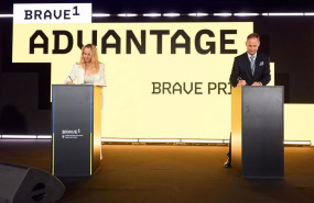 ep iryna zabolotna directora de operaciones de brave1 y jo mueller miembro del comite ejecutivo de